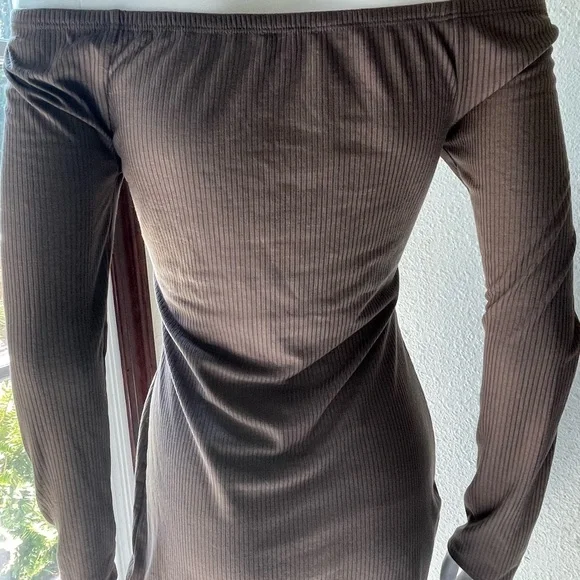 Tobi Off My Shoulder Bodycon Dress - Picture 8 of 9